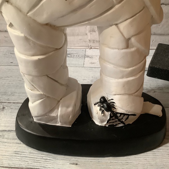 Resin Halloween Standing Mummy On Base - Picture 3 of 7